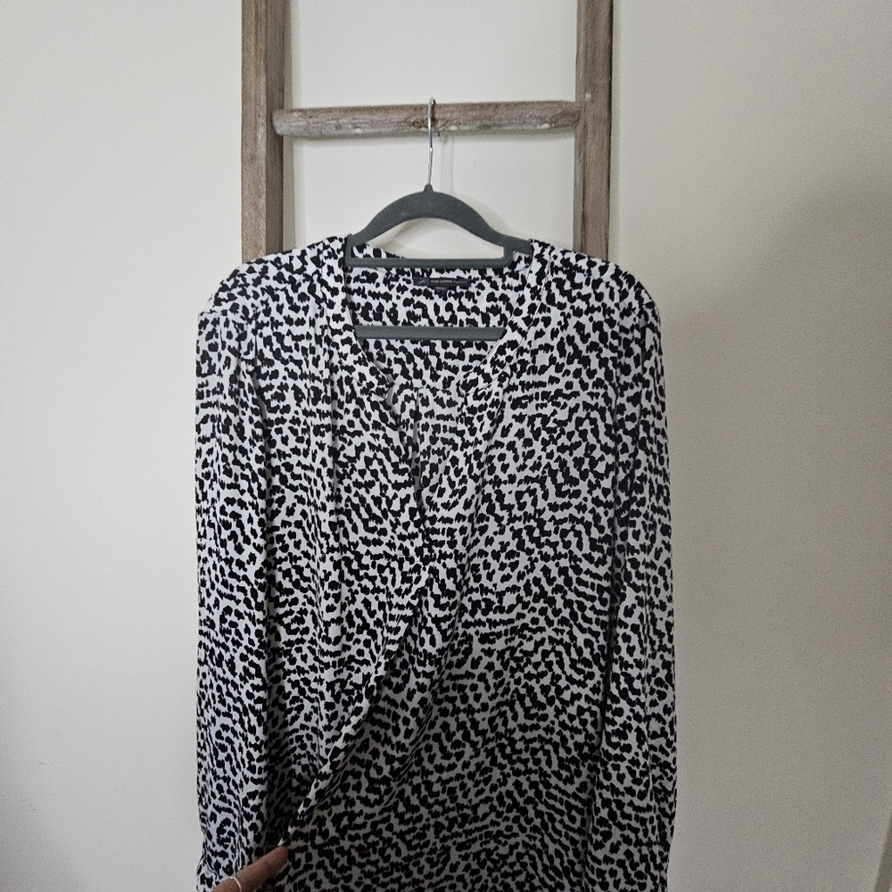 ⭐️40% Off⭐️ Adrianna Papell Black and White Dotted Blouse - Picture 3 of 10